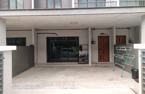 Kuantan House | Khisya homestay