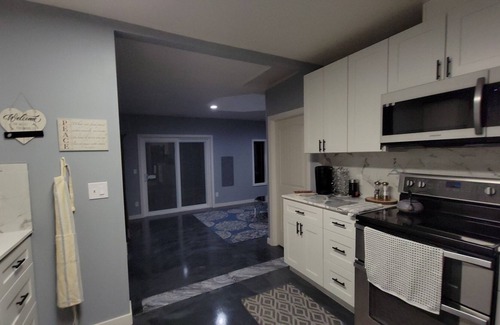 Prosser House | Kick back and relax in this warm and inviting clasic/modern atmosphere.