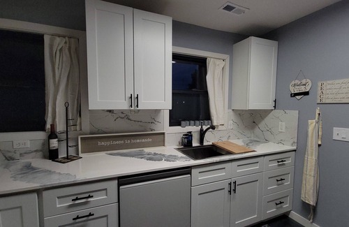 Prosser House | Kick back and relax in this warm and inviting clasic/modern atmosphere.