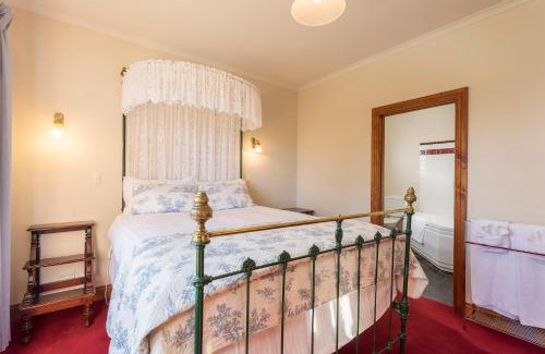 Boat Harbour House | Killynaught Spa Cottages