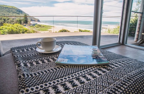 Stanwell Park Apartment | Kim's Place private apartment - uninterrupted ocean views at your doorstep