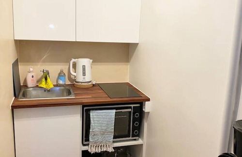 Alppiharju Apartment | Kinapori studio next to metro