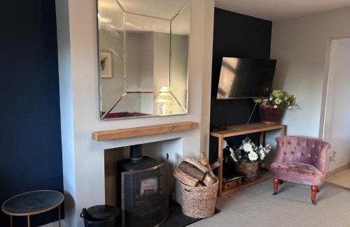 South Cadbury House | King Arthur's Rest House, Hot Tub & Garden Sleeps 10