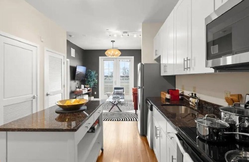 Old Town West Apartment | King Bed <> An Alluringly Cozy Suite Xcape