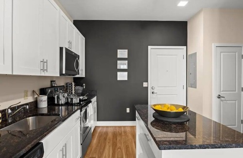 Old Town West Apartment | King Bed <> An Alluringly Cozy Suite Xcape