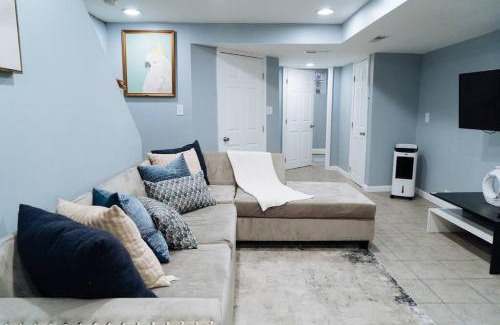 Wynnefield Apartment | King Bed/apartment/Free St Parking/Quiet