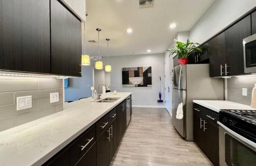 Redwood City Apartment | KING BED - Luxury 2 Bed 2 Bath By Stanford, SFO & Tech Giants in Menlo Park, CA