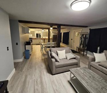 Howland House | King Bed Outdoor Fireplace Seconds From Highway