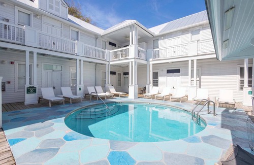 Historic Seaport Apartment | King Bed + Sleeper Sofa & Balcony -James House