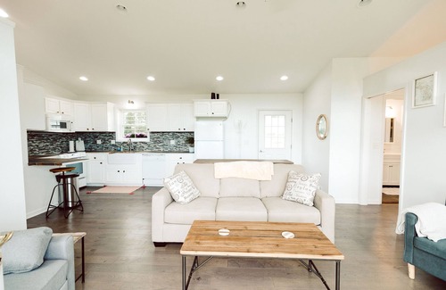 Sault Ste. Marie House | King Bed, Zero Entry, Close to Town