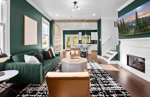 Old Town West House | King Beds <> A Dashingly Bodacious Old Town Xcape