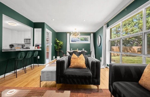 Seminary Hill House | King Beds - Xcape to a Tranquil Retreat