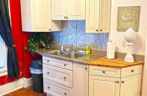 Coshocton Apartment | King Charlie's Place in Historic Roscoe Village