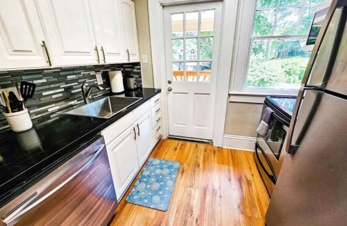 Dilworth Apartment | King of Park!