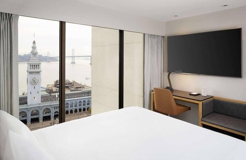 Financial District Hotel | King Room at a 4⭐️ Hotel