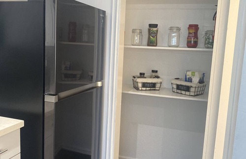 South Gate House | * King size bed * HOME AWAY FROM HOME