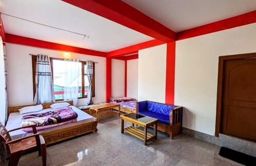 Bomdila Bed & Breakfast | KING SIZE FAMILY ROOM