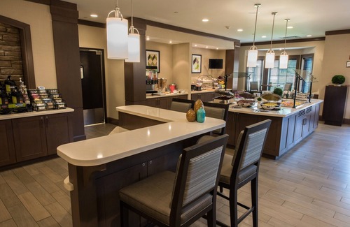 Newtonville Apartment | King Studio Near ALB, Downtown + UAlbany | Free Breakfast Buffet, Pool Access