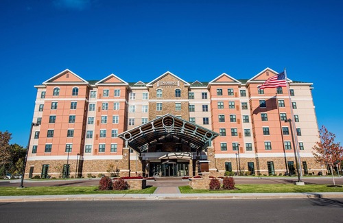 Newtonville Apartment | King Studio Near ALB, Downtown + UAlbany | Free Breakfast Buffet, Pool Access