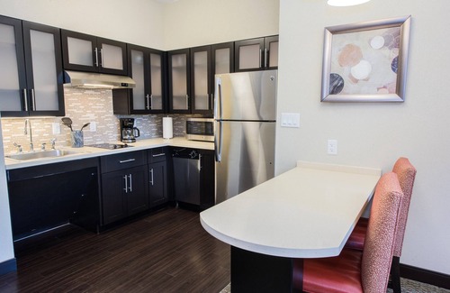 Newtonville Apartment | King Studio Near ALB, Downtown + UAlbany | Pool Access, Free Breakfast!