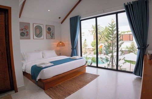 Kampot Hotel | King Suite Pool View