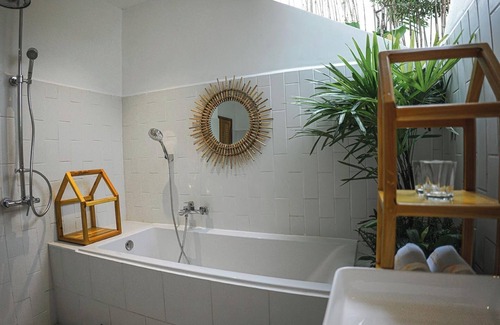 Kampot Hotel | King Suite Pool View