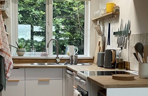 Lynton House | Kingfisher Cottage, beautiful getaway with stunning views