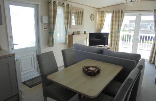 Ingoldmells House | Kingfisher Windermere 6 Berth, Enclosed veranda, Close to site shop