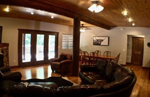 Shell Knob Cabin | Kings River Lodge North” - Spacious 10 Bedroom Log Cabin Across from the Lake!