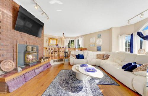 Bancroft House | Kings Wee Castle 6BR Serene Luxury Family Retreat