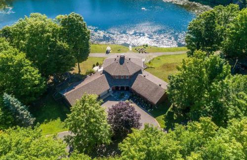 Bancroft House | Kings Wee Castle 6BR Serene Luxury Family Retreat