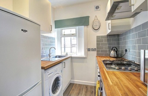 Glasgow Apartment | Kingspark Apartment - Modern three bedroom apartment