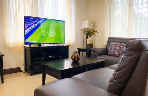 Eastwood Park House | Kingston City View Vacation Stay 2