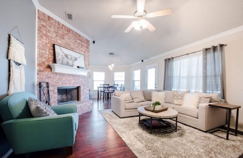 Lubbock House | Kingston House - 3BR/2BA - Pet Friendly