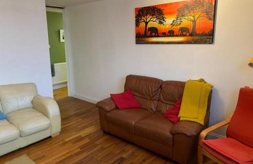 Coombe Hill Apartment | Kingston Upon Thames Stay