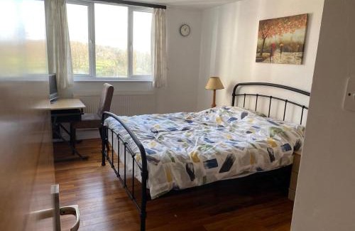 Coombe Hill Apartment | Kingston Upon Thames Stay