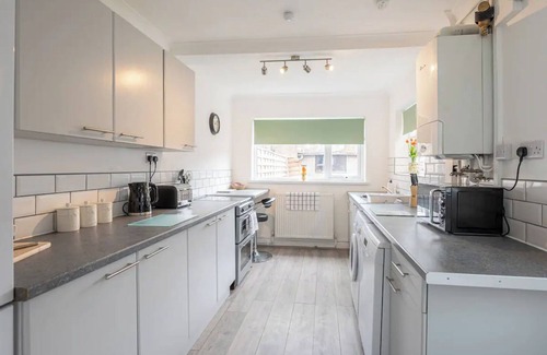 Goole House | Kingsway Property. 4 bed, 5 guests.