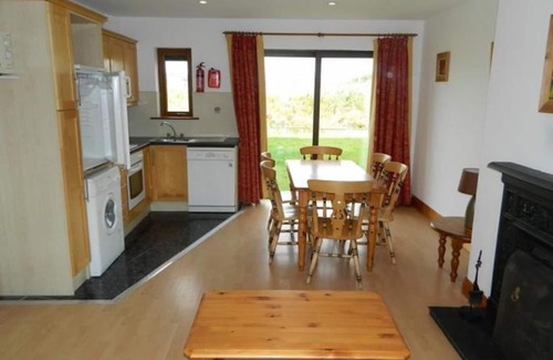 Kinsale Apartment | Kinsale No 6 - sleeps 8 guests in 4 bedrooms