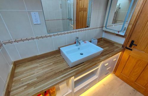 Nescliffe Apartment | Kinton Grange Snug