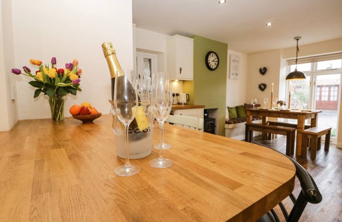 Kirkby Lonsdale Cottage | KIRKBY HOUSE, pet friendly, with open fire in Kirkby Lonsdale