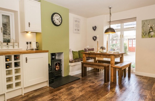 Kirkby Lonsdale Cottage | KIRKBY HOUSE, pet friendly, with open fire in Kirkby Lonsdale