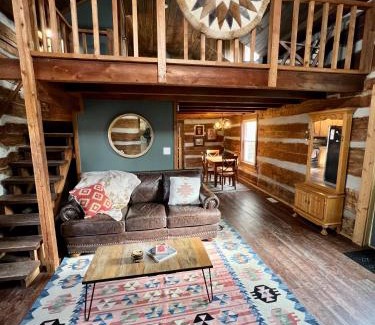 Indianapolis House | Kit’s Cabin - Log Cabin Retreat in Indianapolis