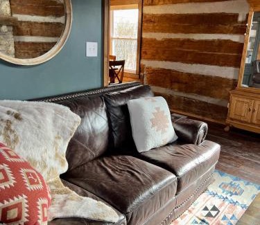 Indianapolis House | Kit’s Cabin - Log Cabin Retreat in Indianapolis