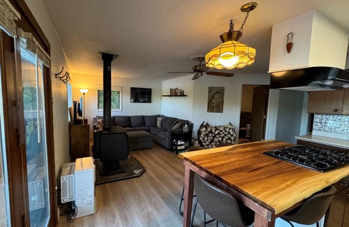 Nikiski House | Kivi Lake Cottage in Nikiski