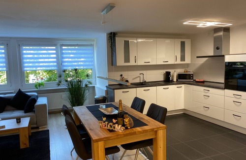 Kaiserslautern Apartment | KL37: Stunning High-End 2BR in Kaiserslautern City with AC + Prime Location