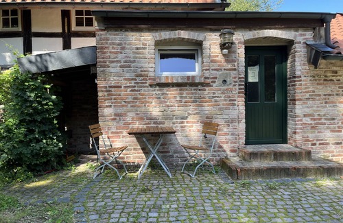 Detmold Apartment | Kleine Ferienwohnung mit Kaminofen Mitten im Grünen