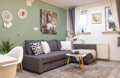 Hildesheim District Apartment | Kleine gemütliche Einliegerwohnung mit Garten und Pool