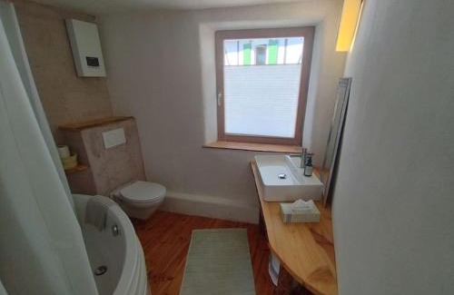 Obererbach Apartment | Kleine urige Unterkunft im Lehmbau