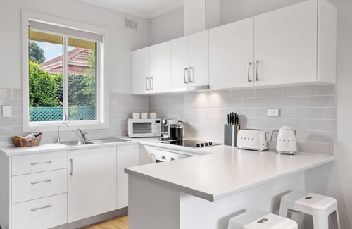 Hahndorf House | Kleines Haus 2 - Towels & Linen Inc, Centrally Located in the Heart of Hahndorf