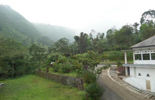 Sukapura House | Km 31 Sujono Guesthouse